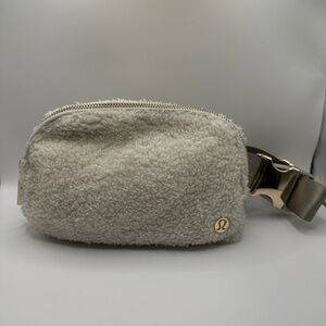 LuluLemon Athletica Everywhere Fleece Belt Bag (Light Ivory) 1L